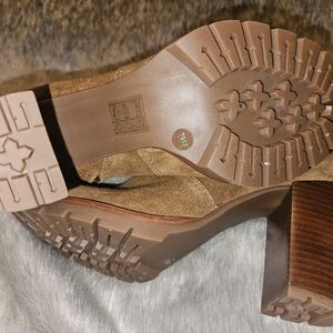 New Tory Burch Boot, color brown, size 8 1/2, brand new